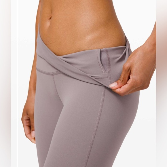 Lululemon Wunder Under Crop High-Rise Legging 23”
Roll Down Scallop Lunar Rock 4 - Picture 5 of 14